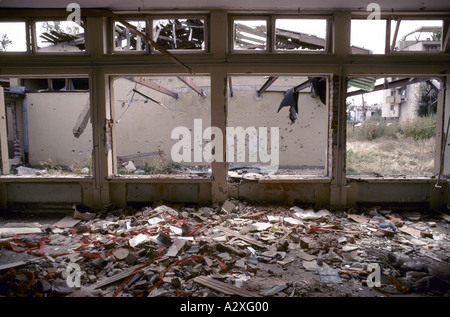 Vukovar, Kroatien, unter serbischer Kontrolle, Februar 1992: diese Schule wurde von serbischen Artilleriebeschuss und JNA Angriff völlig zerstört. Stockfoto