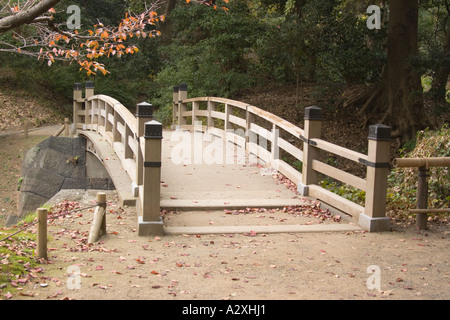 Tokyo Japan Hamarikyu Garten nahe dem Sumida-Fluss Fussgängerbrücke zum Zentrum des Teichs Zentrum Stockfoto