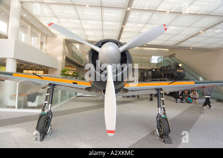 Tokyo Japan Yasukuni-Jinja Schrein für Japan Krieg tot Mitsubishi A6M geben 52 Null Träger basierten Angriff Kämpfer Stockfoto