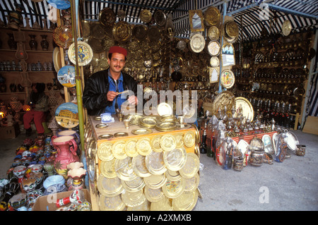 Tunesien Sidi Bou sagte Goldschmied Kaufmann seine waren zu verkaufen Stockfoto