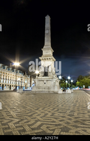 Denkmal für die Wiederherstellung der portugiesischen Unabhängigkeit in Restauradores Platz, Lissabon, Portugal. Liberdade Avenue. Stockfoto