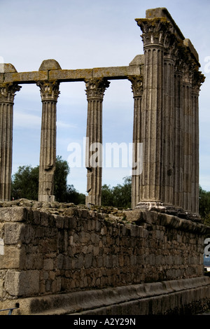 Römischer Tempel (Kaiser Kult - auch bekannt als Göttin Diana Temple) in Évora, Portugal. UNESCO-Welterbe. Stockfoto