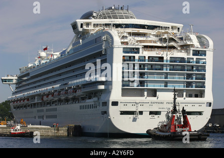 Kreuzfahrtschiff Sapphire Princess günstig im Victoria Harbour Vancouver Island Kanada Stockfoto
