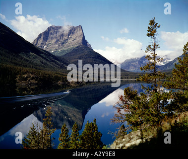 Glacier-Nationalpark in Montana mit einem Ausflugsboot auf St. Mary Lake in der Nähe von Sun Point Stockfoto