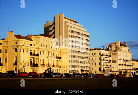 Embassy Court ein berühmter Art déco-Wohnblock an der Brighton Seafront in Großbritannien Stockfoto