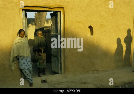 muslimische Frauen in der Nähe von Alligarth Zentrum des Islam Nordindien Stockfoto
