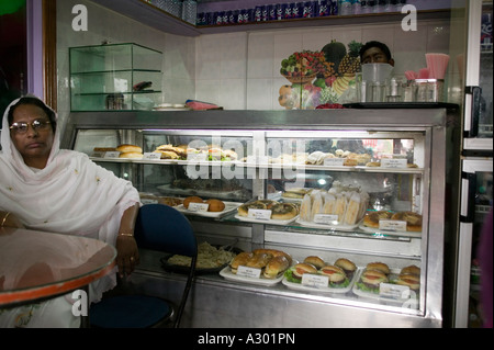 Ein Fastfood-Restaurant auf dem neuen Markt in Dhaka Bangladesch Stockfoto