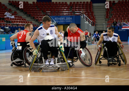 O Shea GbR in Aktion in der Rollstuhl-Rugby-Runde Eröffnungsspiel zwischen GBR und GER at the Athens 2004 Paralympischen Spielen Bob Stockfoto