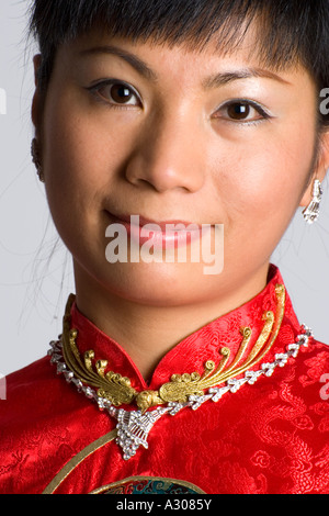 Close-up Portrait von einer chinesischen Frau in traditioneller Kleidung Stockfoto