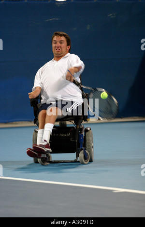 Nick Taylor aus den USA konkurriert in der gemischten Quad Rollstuhl Tennis Turnier Bronze Medaille Einzel in Athen 2004 Stockfoto