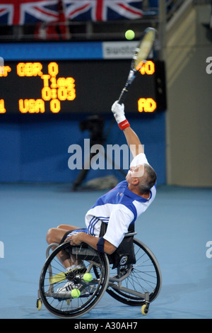 Peter Norfolk von Großbritannien konkurriert in der Männer s Singles Quad Rollstuhl Tennisturnier-Finale in Athen 2004 Para Stockfoto