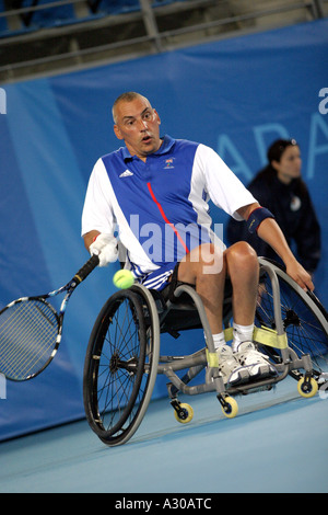 Peter Norfolk von Großbritannien konkurriert in der Männer s Singles Quad Rollstuhl Tennisturnier-Finale in Athen 2004 Para Stockfoto