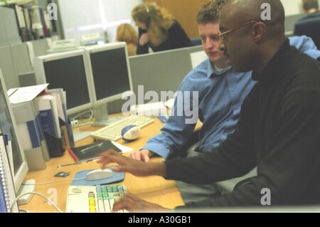 Mitarbeiter auf dem trading Floor bei der Deutschen Bank in London Stockfoto