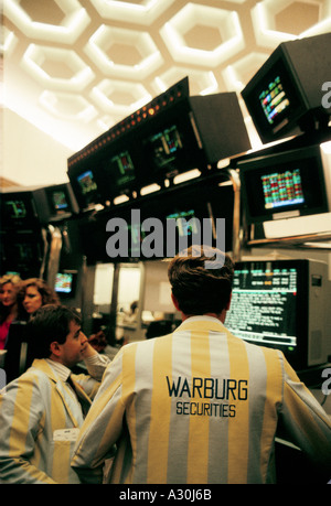 Händler in der alten Börse Optionen Marktanteil 1980 90er Jahre Eigenkapital zu tun, Warburgs Merchant Bank Stockfoto