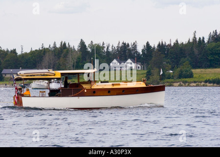Klassische Motor Yacht JUNIATA in Eulen Kopf Bay Stockfoto