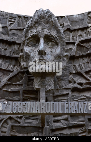 Franz Kafka-Denkmal auf dem Gelände seines Geburtsortes in Prag, Tschechische Republik Stockfoto