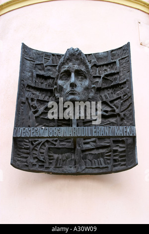 Franz Kafka-Denkmal auf dem Gelände seines Geburtsortes in Prag, Tschechische Republik Stockfoto