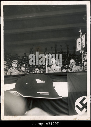 Hitler am Stahlhelm Tag Stockfoto