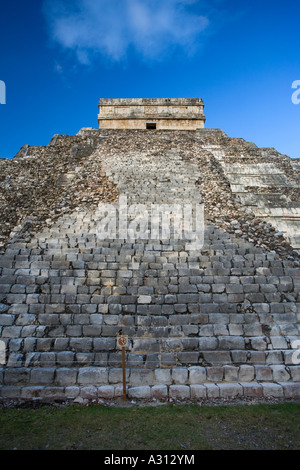 El Castillo die große Pyramide auf der zerstörten Maya-Stadt Chichen Itza in Mexiko Stockfoto