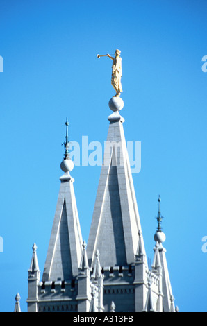 Salt Lake Tempel Engel Moroni auf Kreuzblume Turmspitze. Tempelplatz in Salt Lake City, Utah, USA Stockfoto