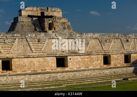 Schnitzereien an das Nonnenkloster Viereck auf der zerstörten Maya-Uxmal Stockfoto