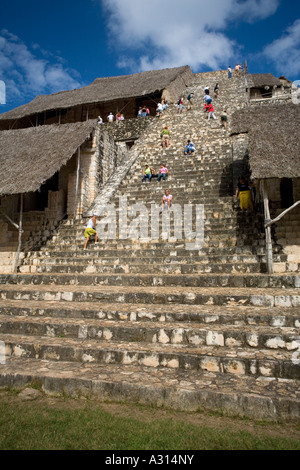 Die Akropolis-Pyramide im zerstörten Maya-Stadt Ek Balam in Yucatan Mexiko Stockfoto