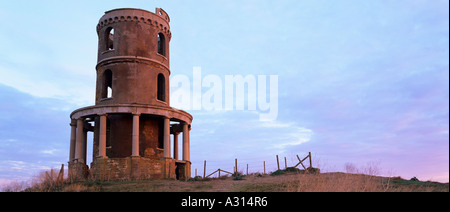 Clavel-Turm am Rand der Klippe über Kimmeridge Bay Purbeck South Dorset England UK Stockfoto