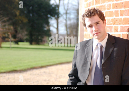 Royalty free Foto der britischen jungen Geschäftsmann vor Büro London UK Stockfoto