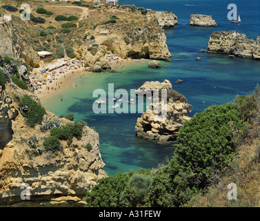 In der Nähe von Lagos, Praia de Dona Ana Blick von den Klippen der Algarve Portugal Stockfoto