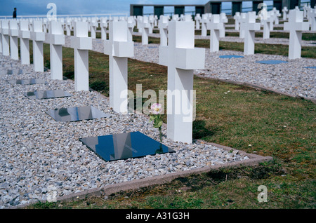 Britischer Soldat führt durch den argentinischen Militärfriedhof in Darwin, East Falkland, Falkland-Inseln, Süd-Atlantik Stockfoto