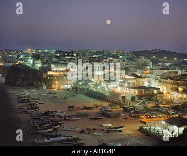 Portugal, Algarve, Albufeira-Stadt bei Nacht Stockfoto
