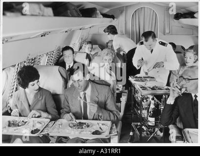 Essen serviert auf einem Flug Stockfoto