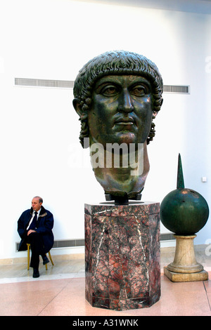 Die riesigen Bronzekopf des Kaisers Konstantin im Museo Capitolini Rom Italien Stockfoto