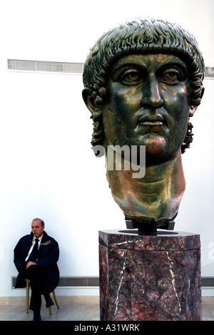 Die riesigen Bronzekopf des Kaisers Konstantin im Museo Capitolini Rom Italien Stockfoto