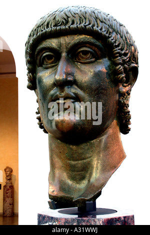 Die riesigen Bronzekopf des Kaisers Konstantin im Museo Capitolini Rom Italien Stockfoto