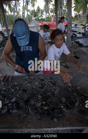 Schwarze Perle Bauernhof Takaroa Tuamotu-Inseln Französisch-Polynesien redaktionelle verwenden nur Stockfoto