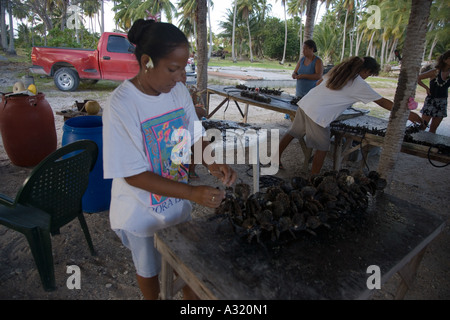 Schwarze Perle Bauernhof Takaroa Tuamotu-Inseln Französisch-Polynesien redaktionelle verwenden nur Stockfoto