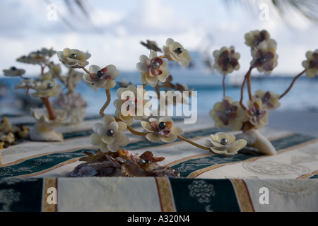Balck Perle Blumenskulptur Takaroa Tuamotu Inseln Französisch-Polynesien Stockfoto