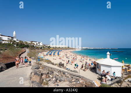 Promenade und Hauptstrand Playa Blanca, Lanzarote, Kanarische Inseln, Spanien Stockfoto