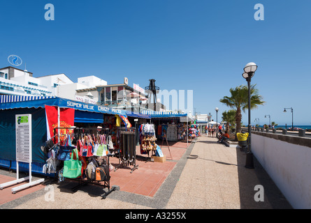 Geschäfte im Einkaufszentrum Jameos, Playa de Los Pocillos, Puerto del Carmen, Lanzarote, Kanarische Inseln, Spanien Stockfoto