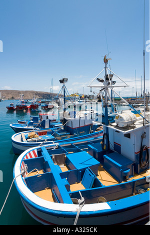 Angelboote/Fischerboote im Hafen von Los Cristianos, Teneriffa, Kanarische Inseln, Spanien Stockfoto