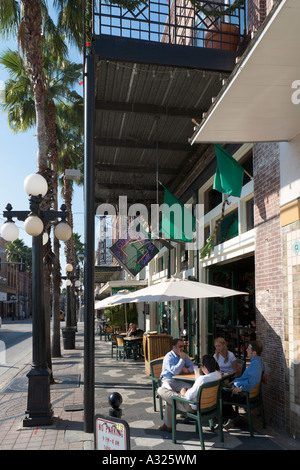 Typische Sidewalk Cafe, Altstadt, Ybor City, Tampa, Golfküste, Florida, USA Stockfoto