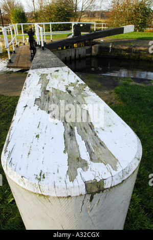 Schleuse am Aire und Calder Navigation-Kanal Stockfoto