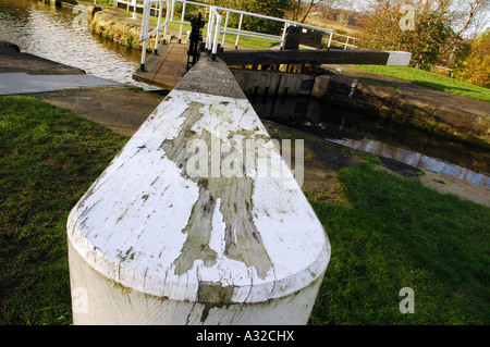 Schleuse am Aire und Calder Navigation-Kanal Stockfoto