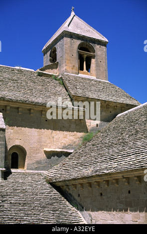 Die Abtei de Senanque Bell Tower und Dachziegel in Provence Frankreich Stockfoto