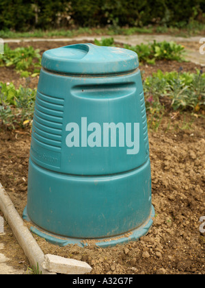 Komposter im Garten Stockfoto