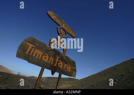 Unterzeichnen Sie im Timanfaya-Nationalpark auf der Kanarischen Insel Lanzarote Spanien. Stockfoto