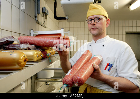 Der Koch Stefan Voege in den Kühlräumen Stockfoto