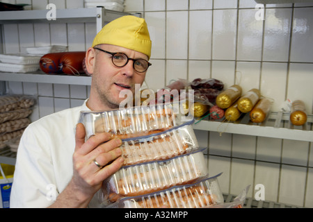 Der Koch Stefan Voege in den Kühlräumen Stockfoto