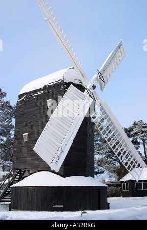 Hohe Salvingtons Windmühle im Winterschnee. Sussex, England, UK Stockfoto